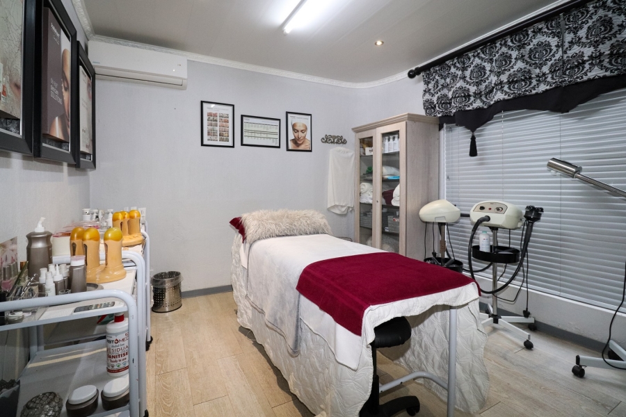 3 Bedroom Property for Sale in Flamwood North West